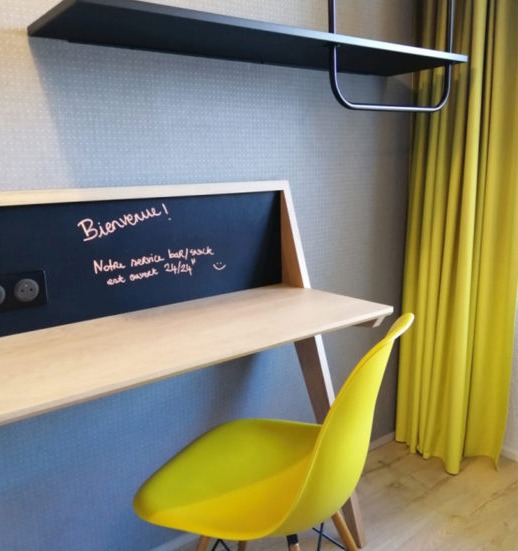 Le bureau COMPAS dans la décoration de l’hôtel IBIS à Colmar