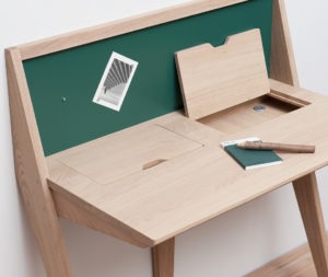Bureau meuble minimaliste designer Thomas Merlin bois vert sapin façon secrétaire