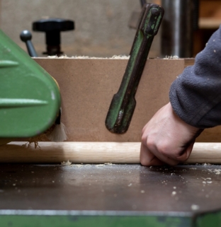 atelier menuiserie ébénisterie France Maine et Loire travail bois massif chêne naturel