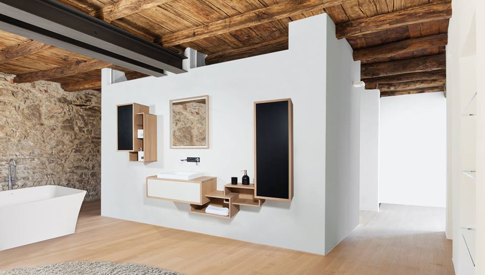 aménager des combles en salle de bain loft chambre parentale meuble sur mesure mural en bois mobilier de rangement pour salle de bain décoration intérieure architecte personnalisation couleur miroir design tendance grand salle de bain appartement moderne style industriel poutres bois parquet