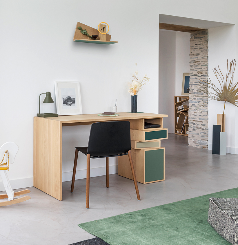 inspiration déco salon coin bureau télétravail création EMPIL Drugeot Manufacture port USB intégré modules de rangement pivotants bureau ergonomique et pratique