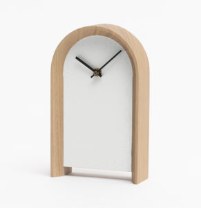 horloge à poser Arc bois clair naturel et blanc coton