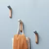 patère murale décorative forme ludique oiseau porte-manteau mural toucan accessoire déco bois massif couleur personnalisable