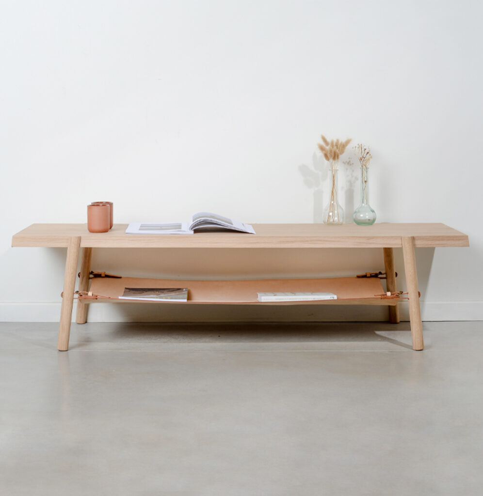 table basse en bois et cuir tanné végétal Amac collection de meubles Drugeot Manufacture et Bleu de Chauffe